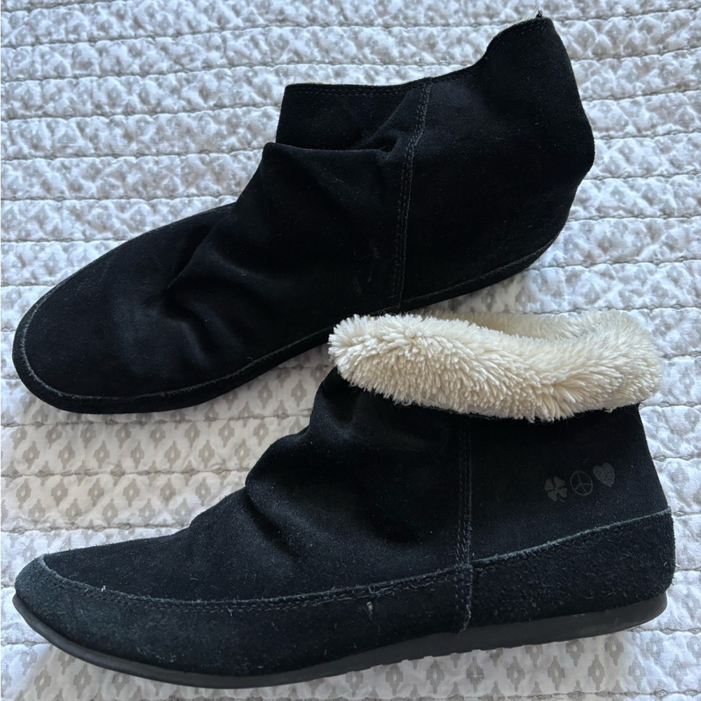 Lucky Brand Black Suede Slippers with Faux Fur Lining